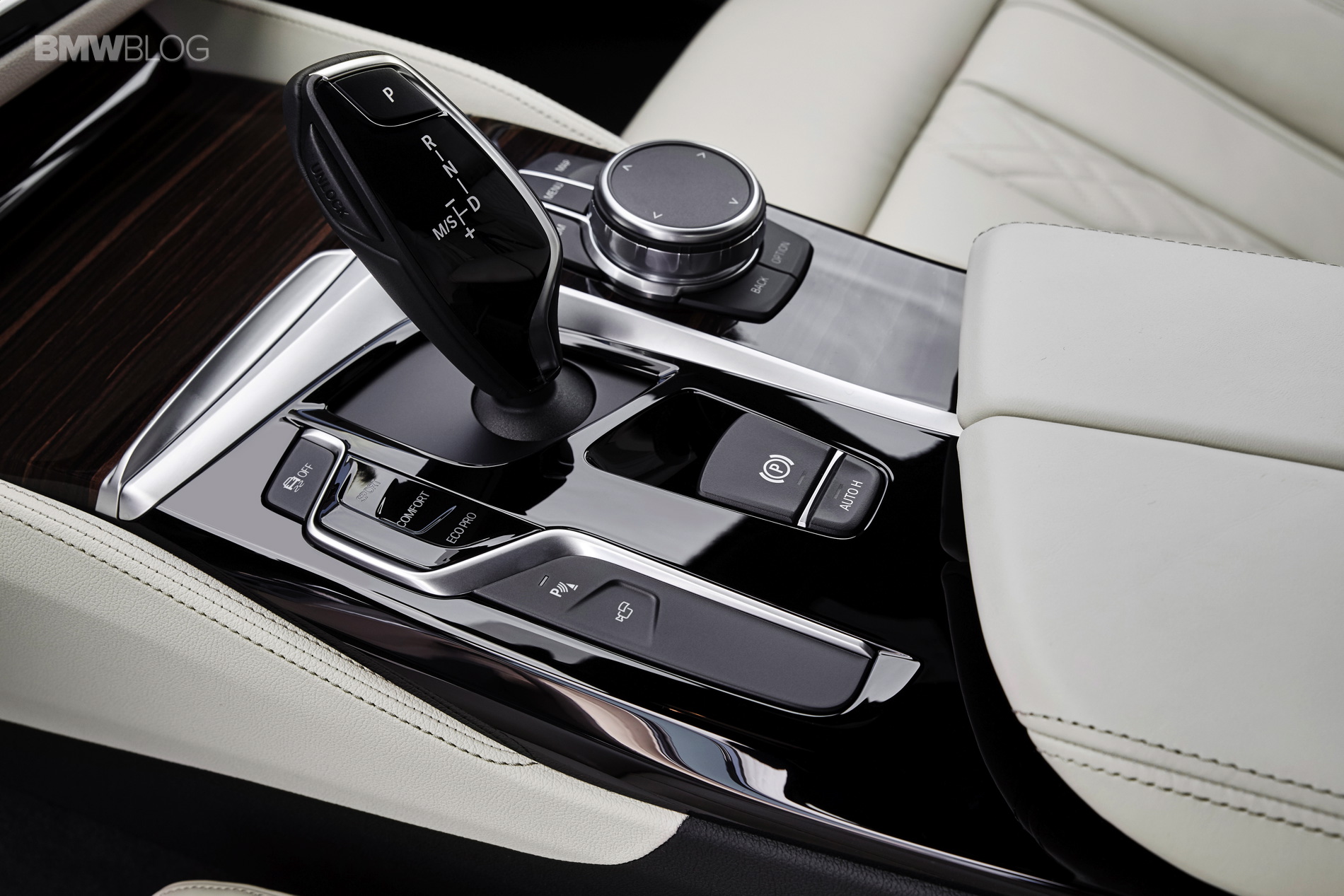 BMW-G30-5-Series-M-Sport-interior-27.jpg
