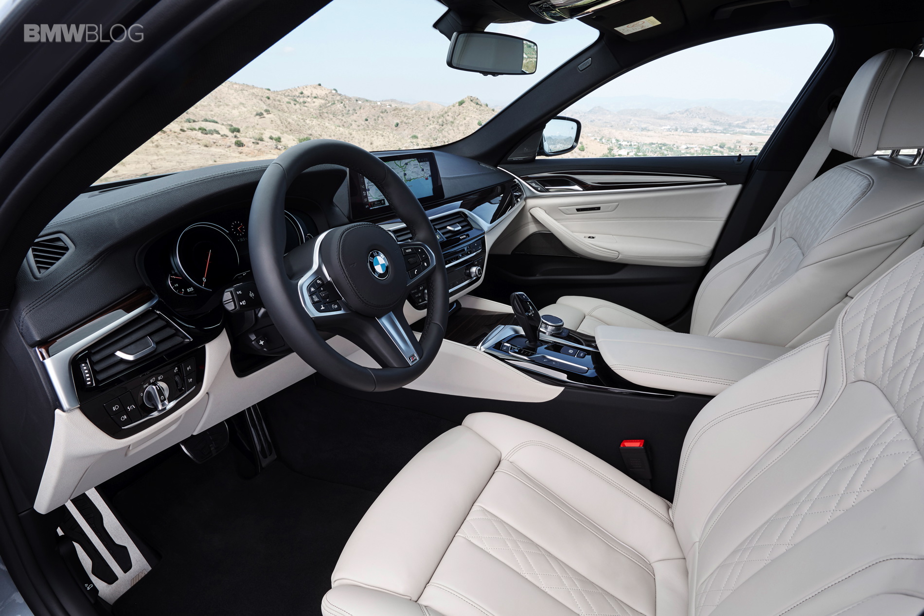 BMW-G30-5-Series-M-Sport-interior-31.jpg