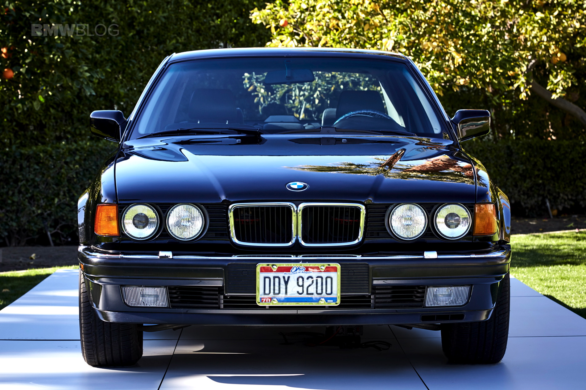 Photoshoot with the BMW E32 750iL | i NEW CARS