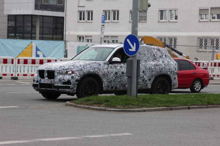 2018 BMW X7 spied 02 750x500