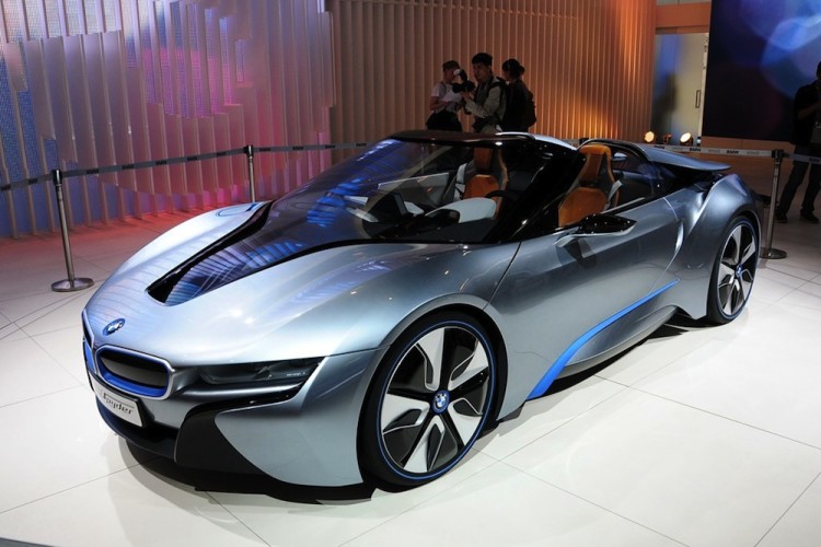 Video: BMW i8 Spyder and 3 Series Li at 2012 Beijing Auto Show