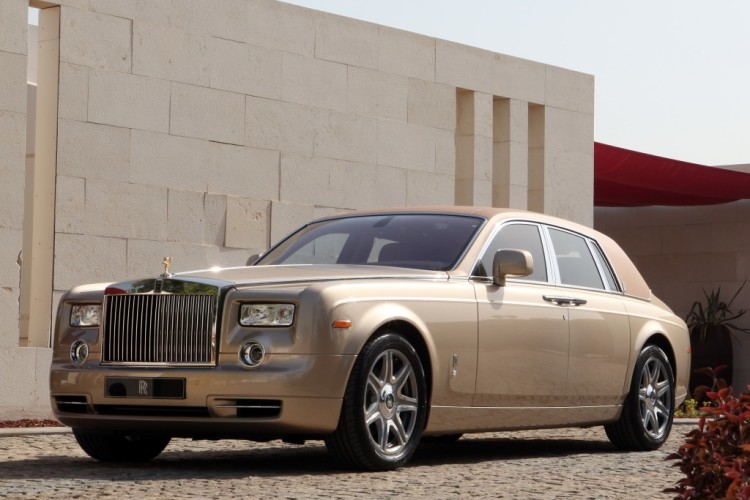 Rolls-Royce Phantom With Six Wheels Begs The Question: Why?