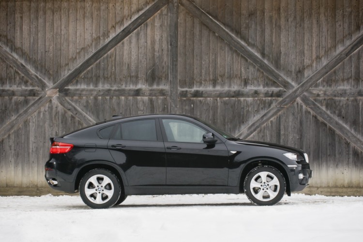 BMW X5 and BMW X6 present a new range of special options for spring 2011.