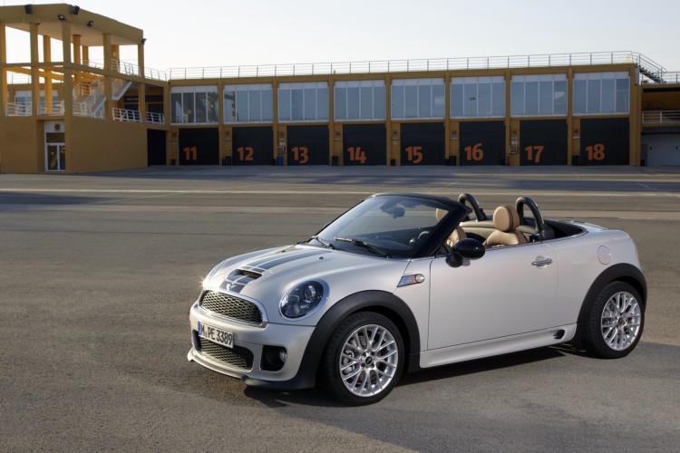 MINI Roadster - race car feeling meets top-down driving excitement