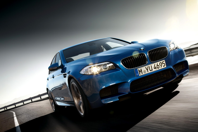 Video: 2013 BMW M5. From 0 to 90 seconds