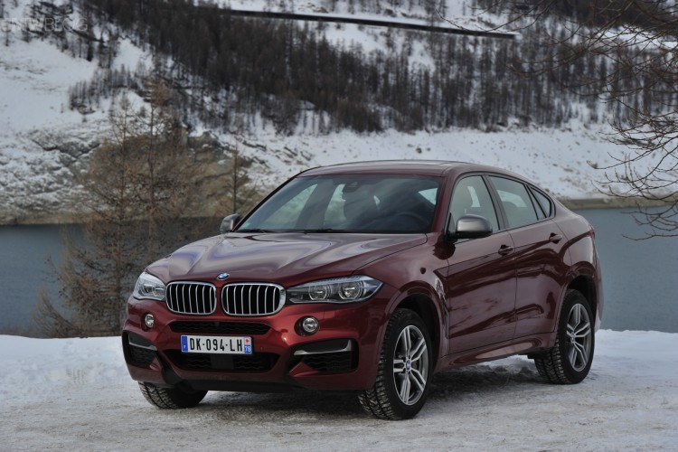 2015 BMW X6 M50d goes in the snow