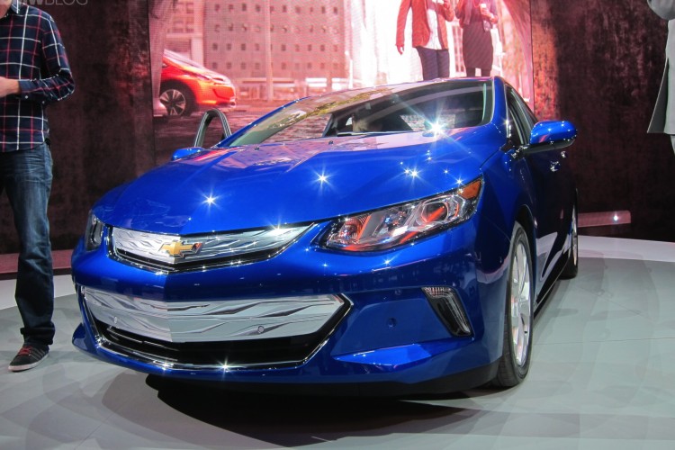 Does the new Chevy Volt pose a threat to the BMW i3?
