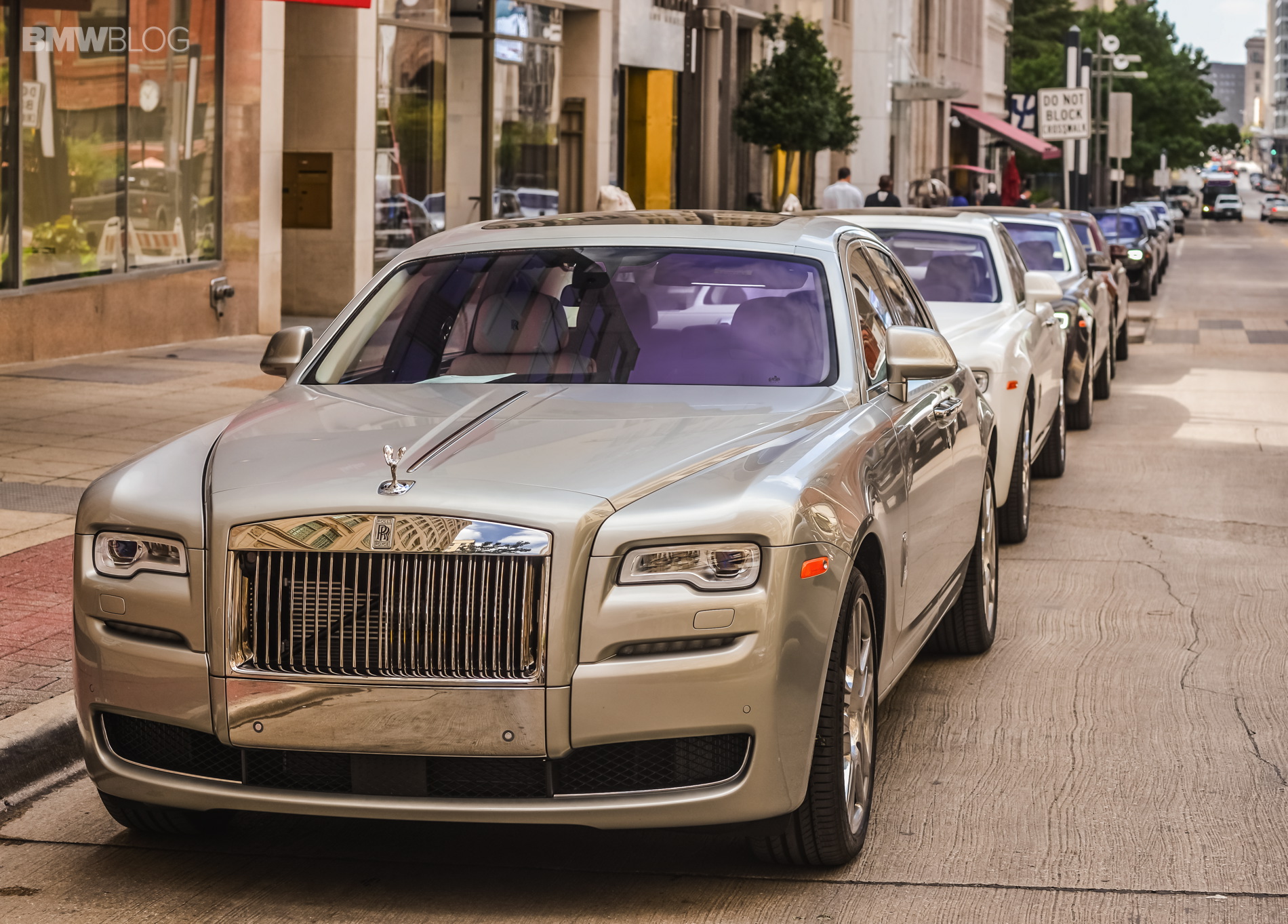 Роллс ройс драйв. Rolls Royce Ghost 2015. Rolls Royce Ghost. Rolls Royce Ghost Series ll. Rolls-Royce тест-драйв.
