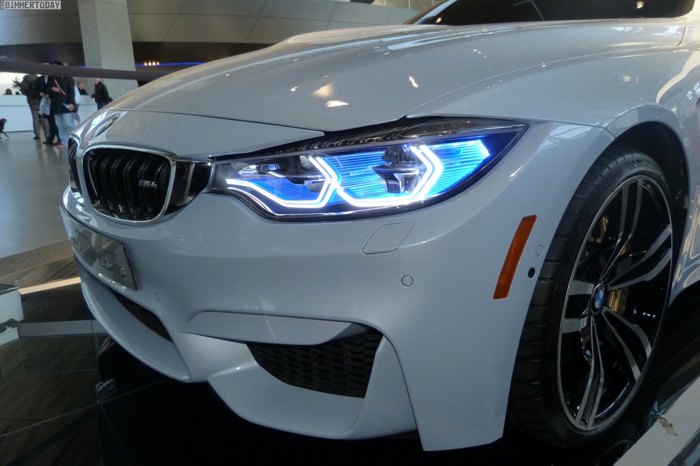 Лазерные фары bmw. БМВ м4 оптика. Фары led Laser BMW f30. Оптика BMW m3 2017. BMW Laser led m4.