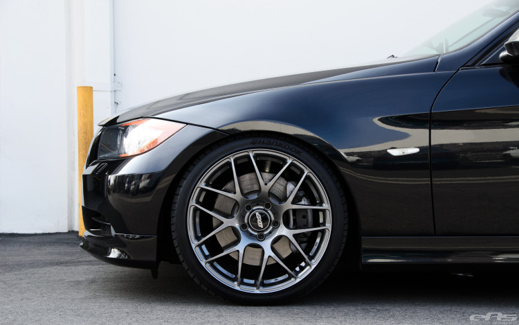 Jet Black BMW E90 335i Looks Clean With Aftermarket Wheels