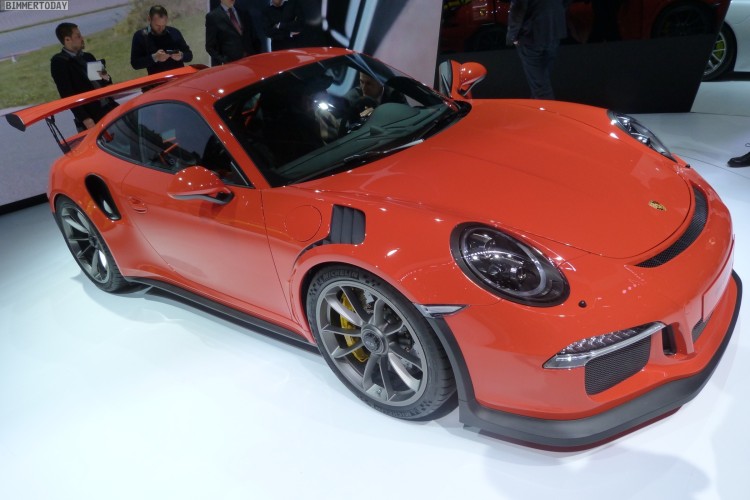 2015 Geneva Motor Show: Porsche 911 GT3 RS and Cayman GT4