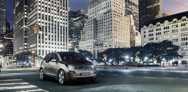 2014-BMW-i3-Front-3-4-Right-City-Cruising