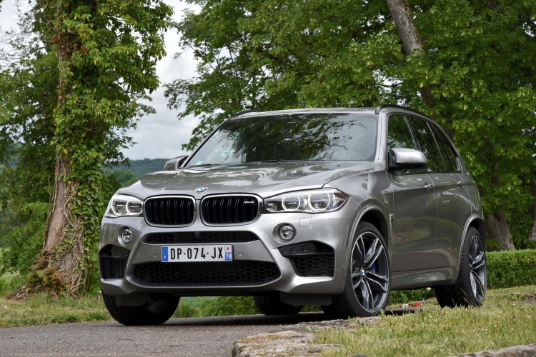 Car and Driver tests 2017 BMW X5 M