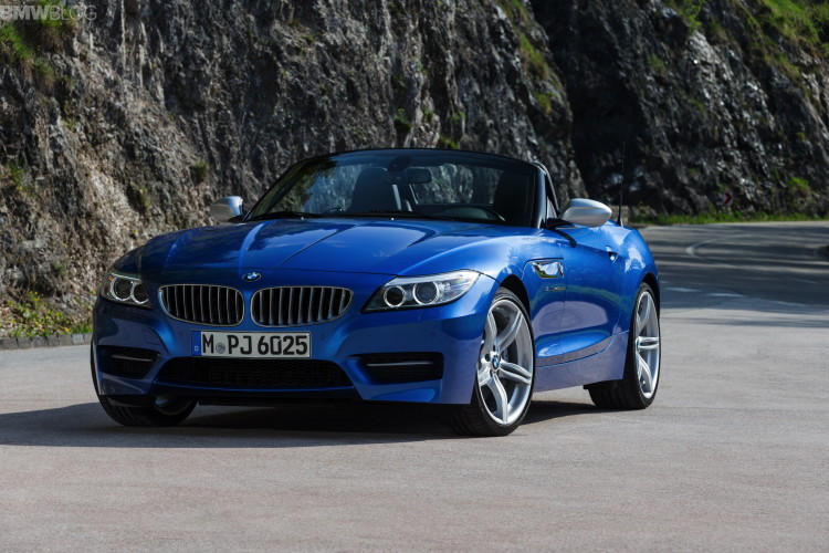 2015 BMW Z4 looks great in Estoril Blue