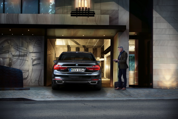 US market to finally get BMW 7 Series remote parking