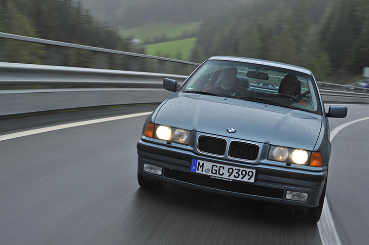 VIDEO: This E36 BMW 318i Touring Is a Blast on the Nürburgring