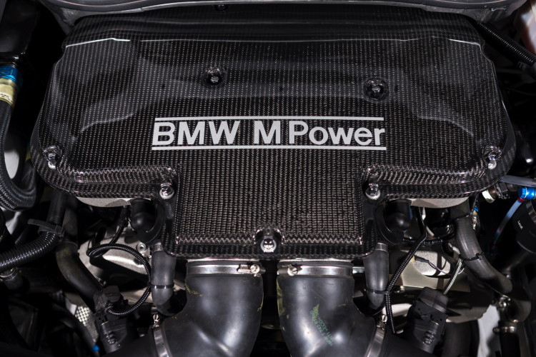 BMW-M3-GTR-Road-version-1900x1200-images-06