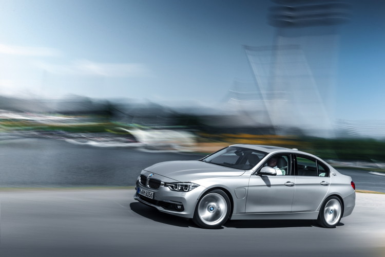 World Premiere: 2016 BMW 330e plug-in hybrid