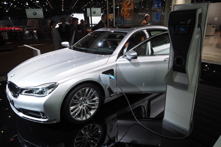The new BMW 740Le Hybrid - 2015 Frankfurt Auto Show