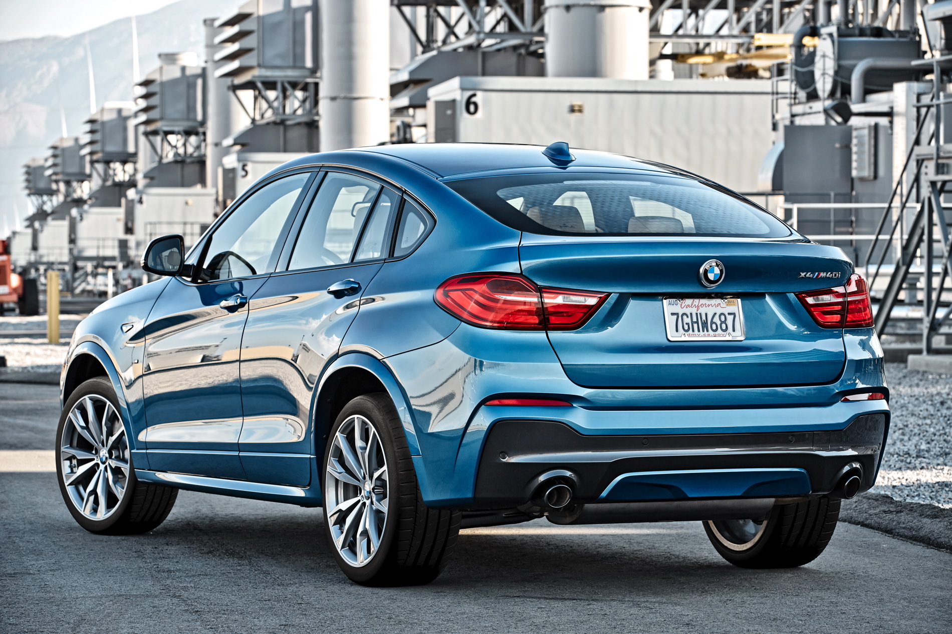 2016 BMW X4 M40i hits dealerships in February 2016 starting at $57,800