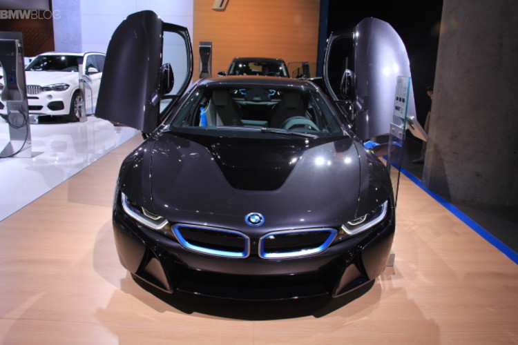 BMW i8 with Laser Lights for the U.S. debuts at 2015 LA Auto Show