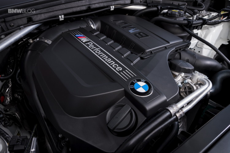 2016-BMW-X4-M40i-test-drive-review-123