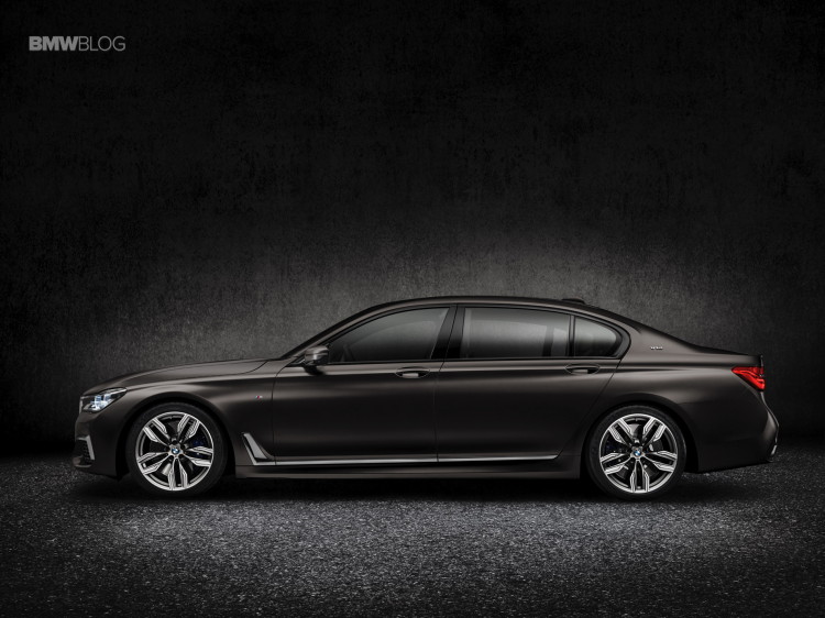 BMW-M760Li-xDrive-images-5