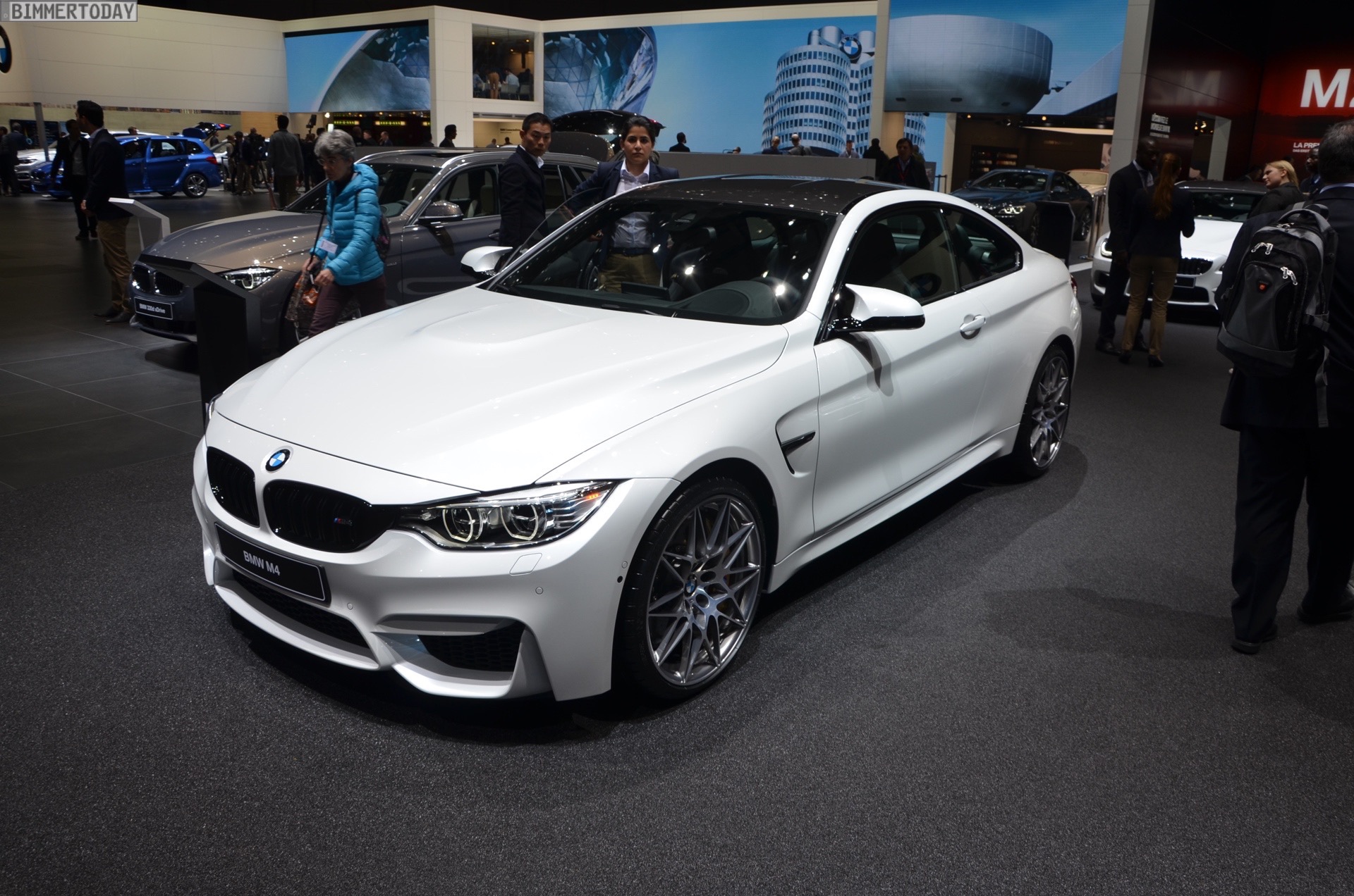 BMW M4 F82 Coupe Competition Paket 2016 Genf Autosalon Live 13