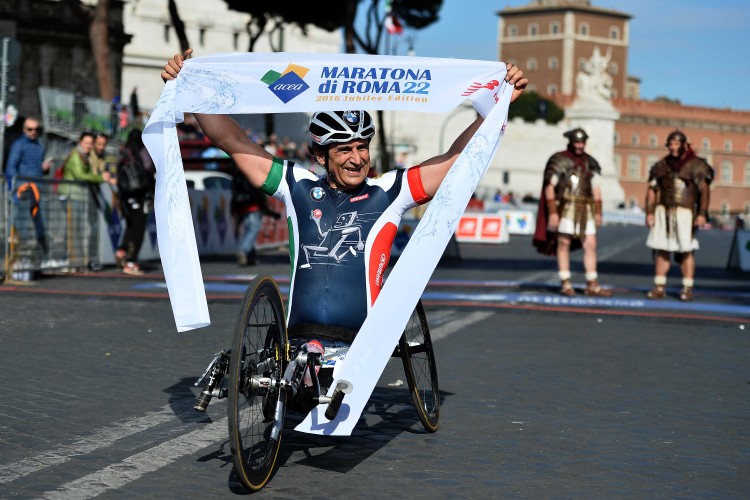 Alex Zanardi Wins Rome Marathon, Sets New Record