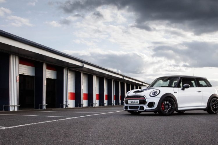 Video: MINI John Cooper Works Challenge Reviewed on the Track