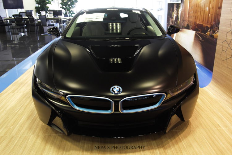 BMW i8 shines in Frozen Black
