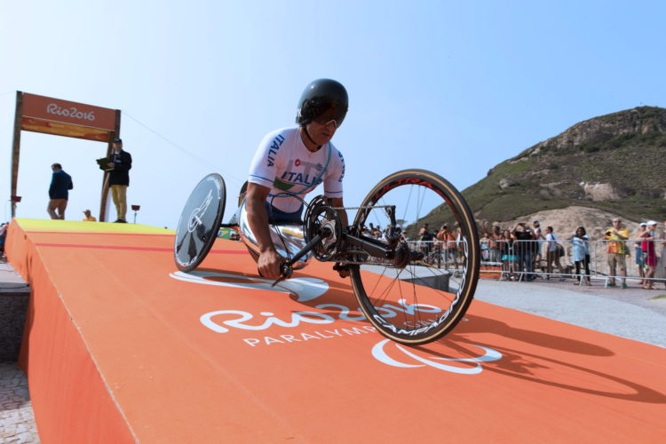 Alessandro Zanardi wins gold medal at Rio de Janeiro Paralympic Games