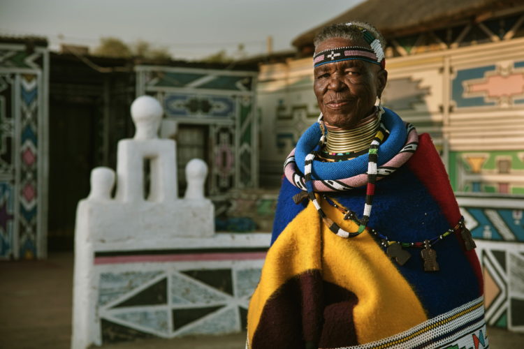 Video: Esther Mahlangu Talks About the Individual BMW 7 Series She Created