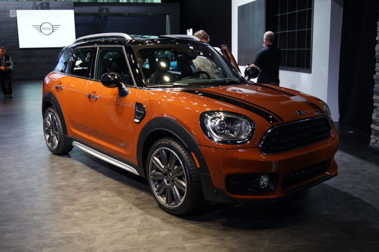 The new MINI Countryman shines in Los Angeles