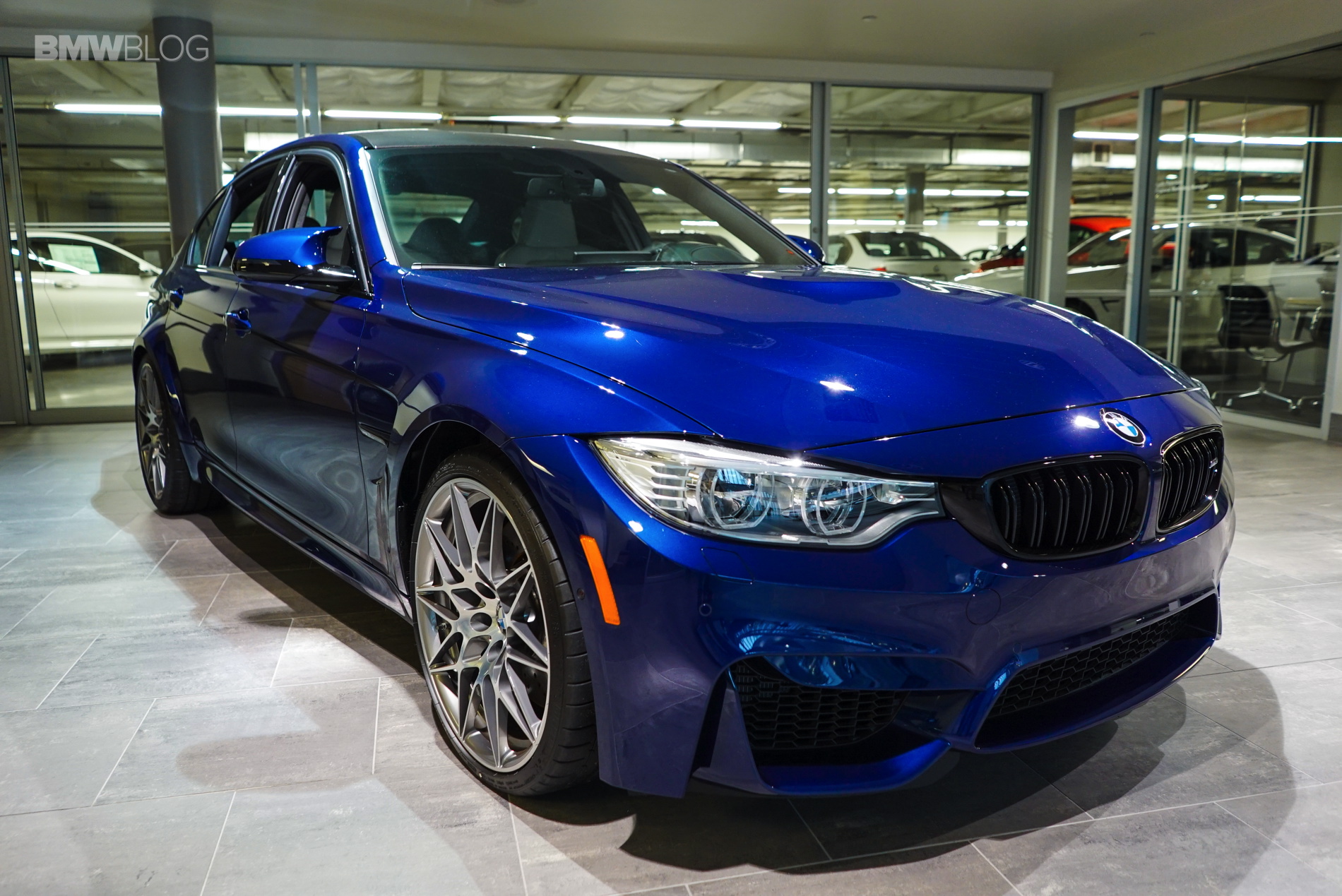 Meet blue. Blue-Hera-Mica-Metallic-BMW-m3. BMW m5 ультрамарин. БМВ 530i синий танзанит. БМВ 530i синяя.
