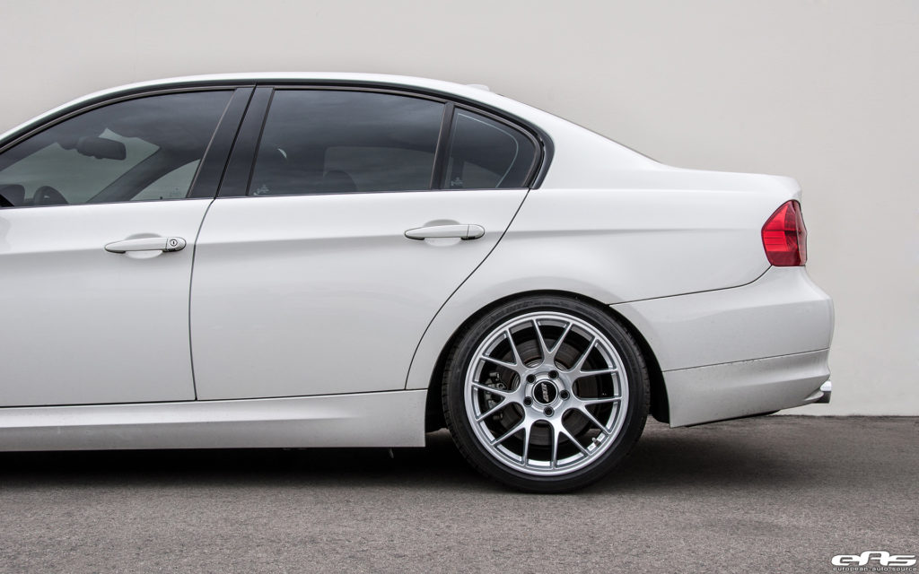 Alpine White BMW E90 335i Gets A Set Of Aftermarket Wheels
