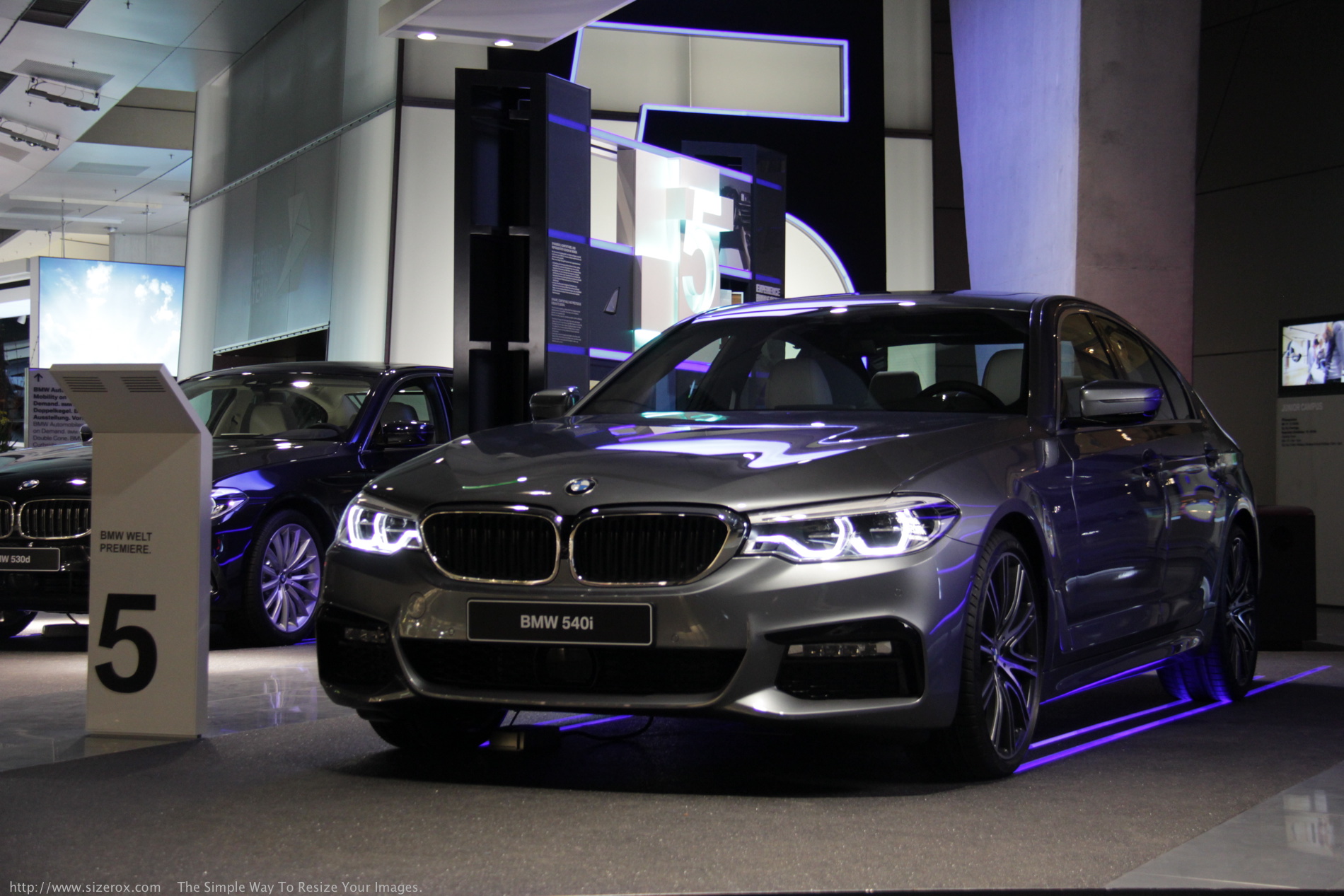BMW 5 Series Welt 01