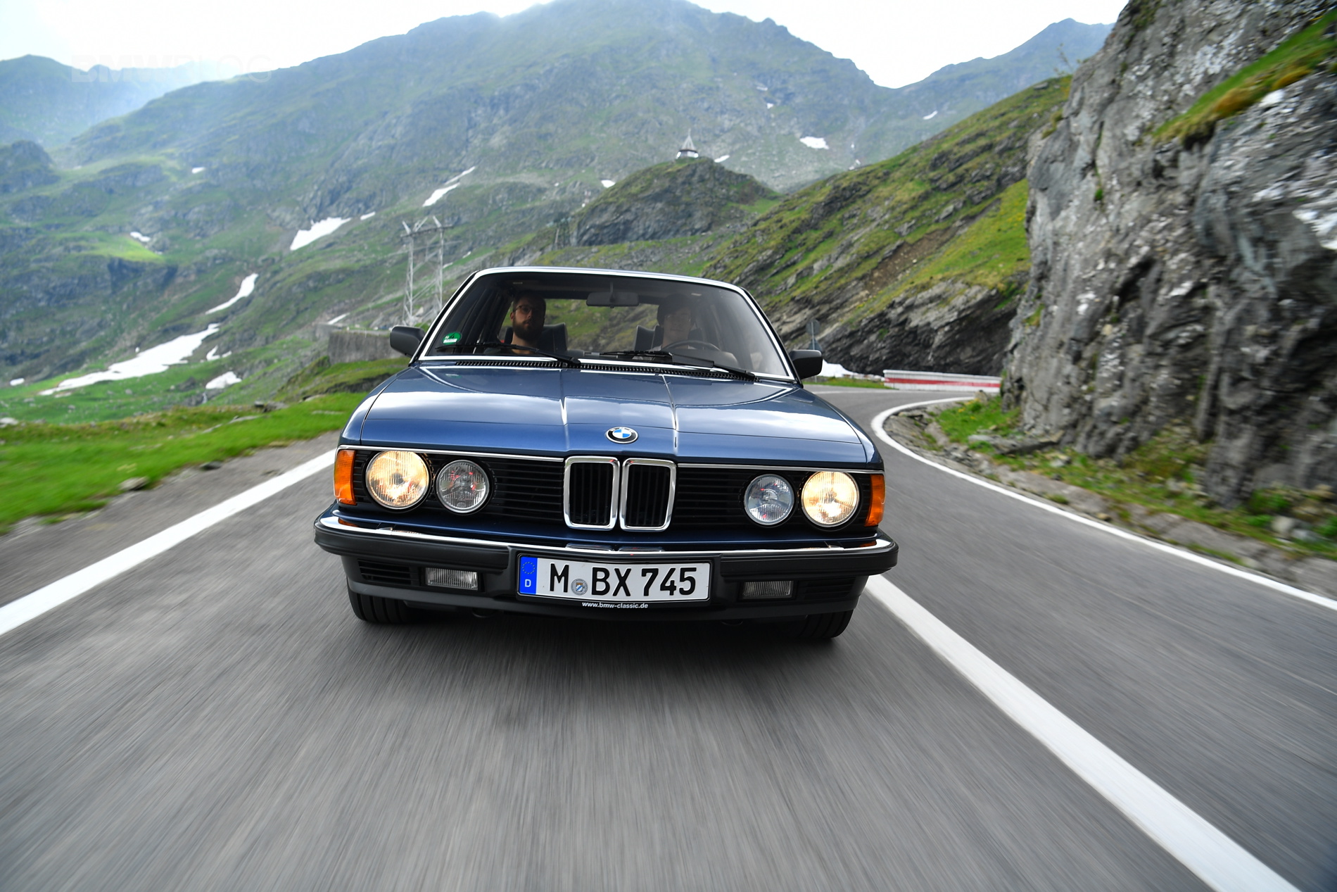 BMW E23 7 Series conquers the land of Dracula