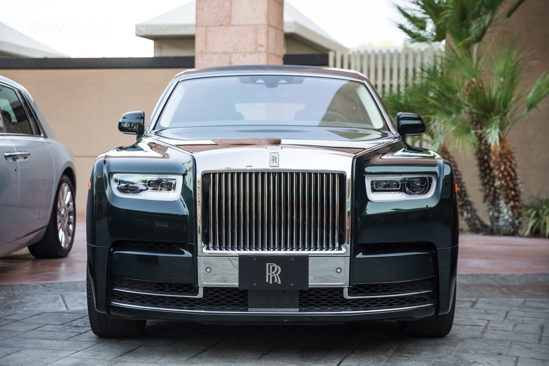 Новый rolls royce. Rolls Royce Phantom. Новый Rolls Royce Phantom. Rolls Royce Фантом новый. Rolls Royce Phantom Price.
