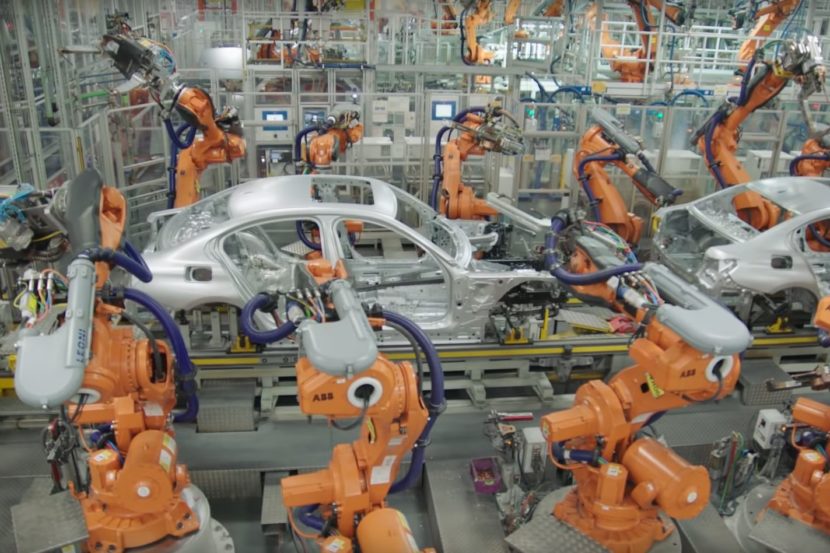 Video: BMW G20 3 Series Assembly Line Looks Futuristic