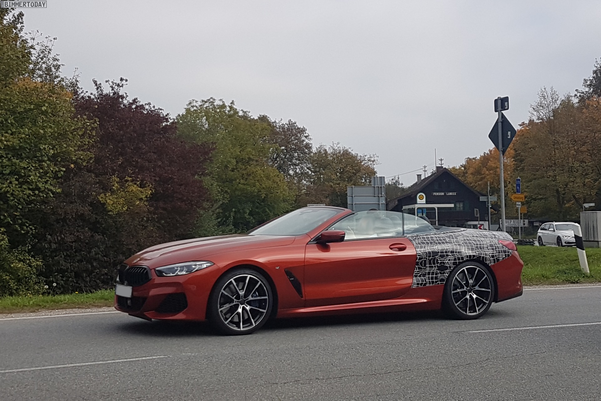 2019 BMW 8er Cabrio Sunset Orange Spyshots 02