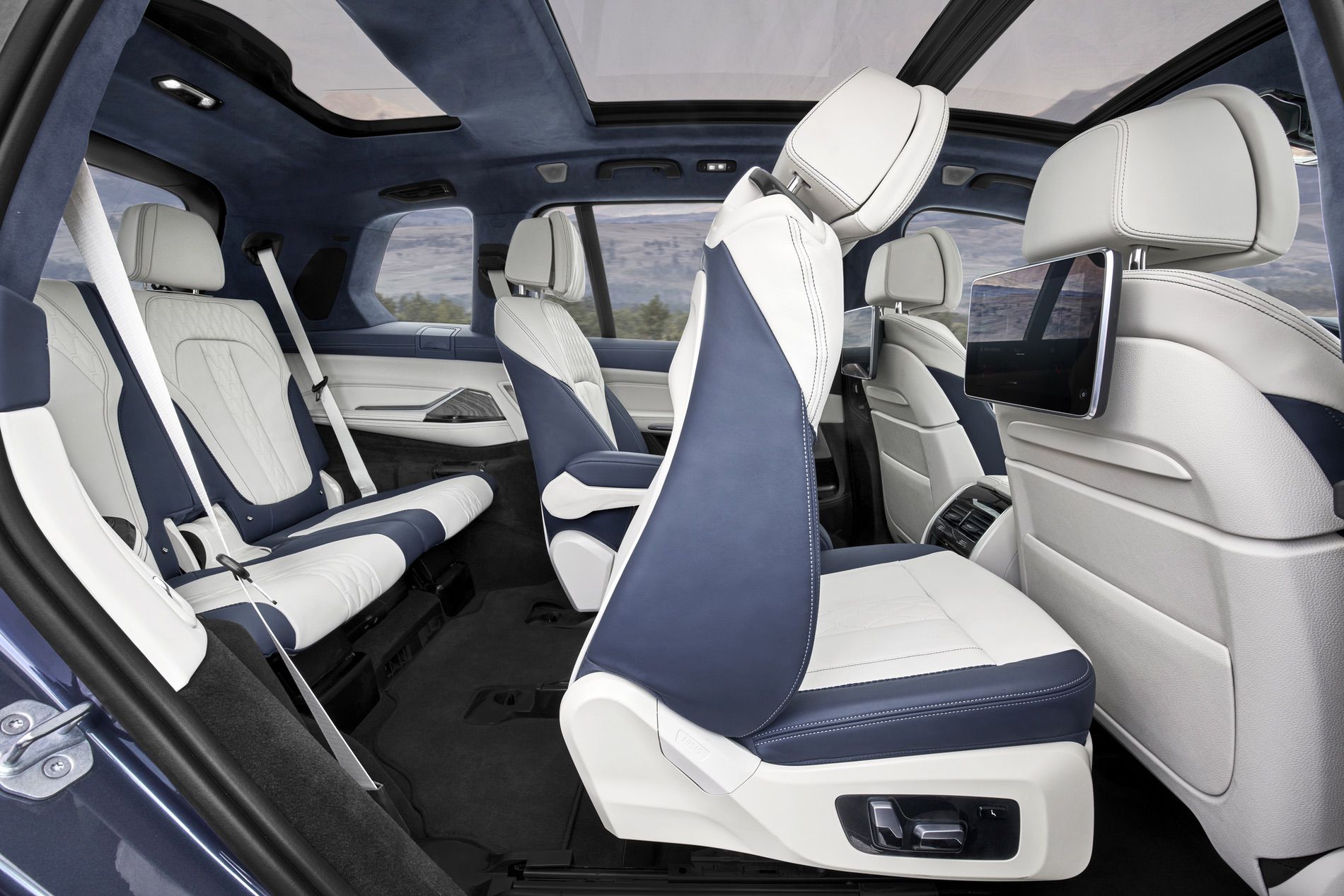 BMW-X7-interior-13.jpg