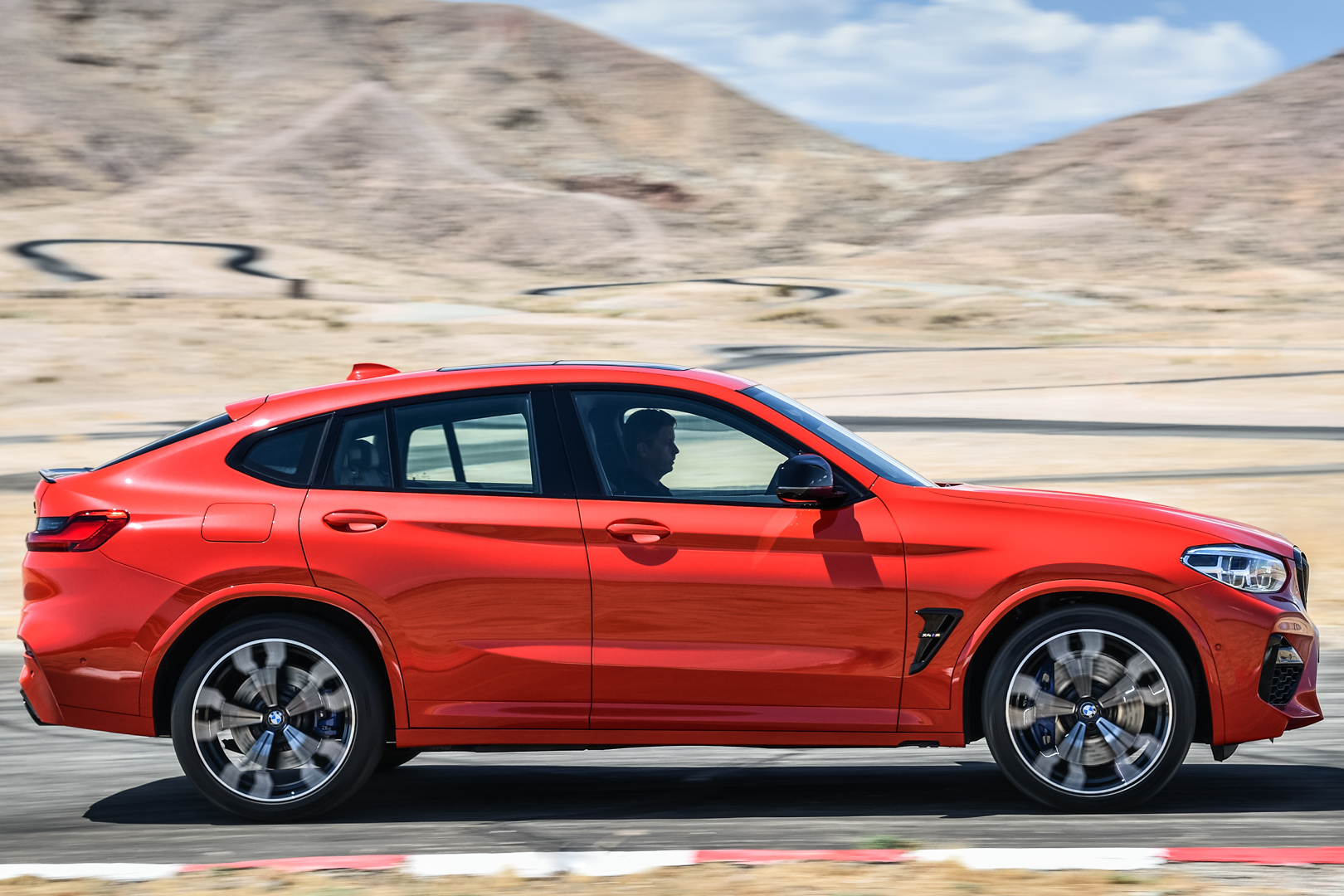 BMW-X4-M-Competition-vs-Mercedes-AMG-GLC63-S-8-of-11