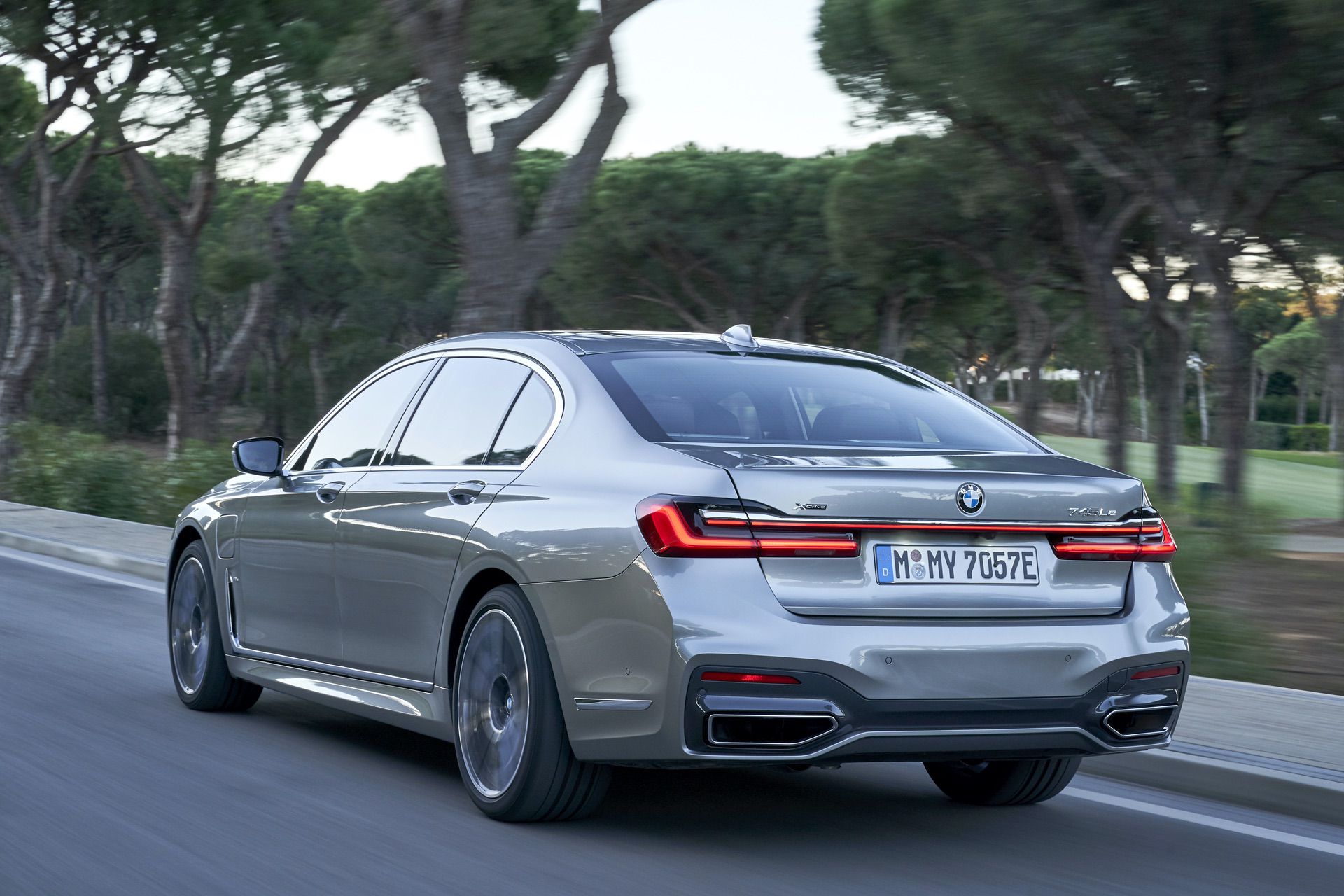 2020 BMW 745e plug-in hybrid rated at 16 electric miles