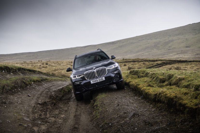 We bring you a new photo gallery of the BMW X7 from the UK