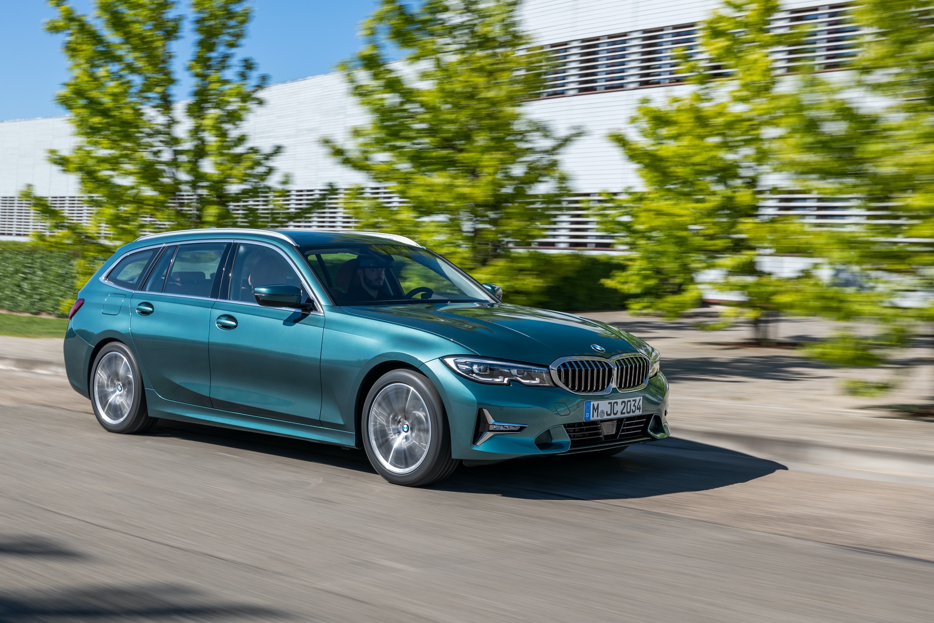 WORLD PREMIERE: G21 BMW 3 Series Touring -- The Swiss Army Knife