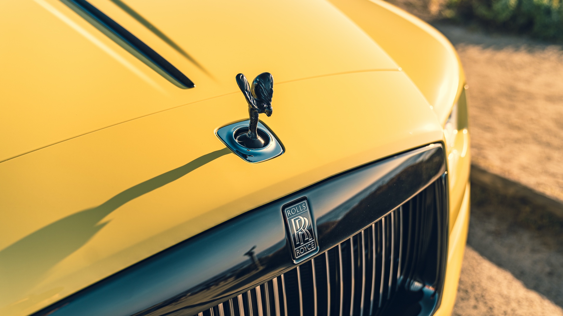 Rolls Royce Wraith Black Badge in Semaphore Yellow 03