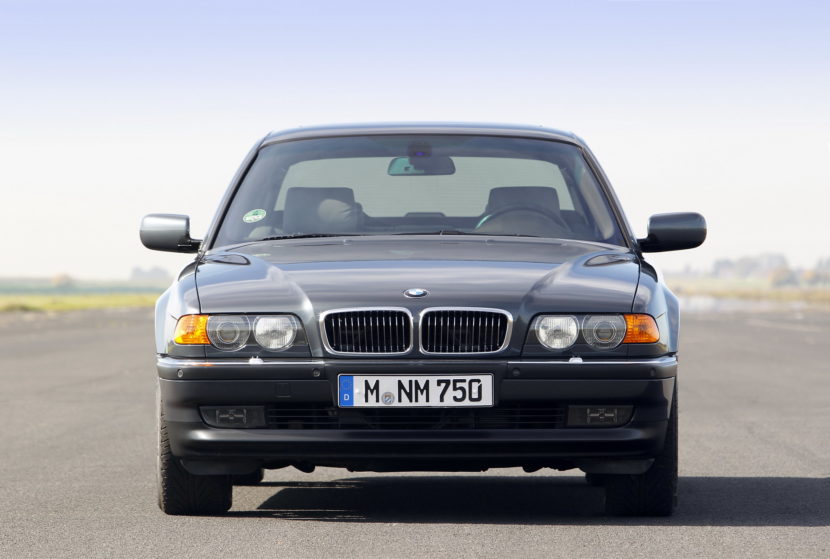 E38 BMW 7 Series - Front