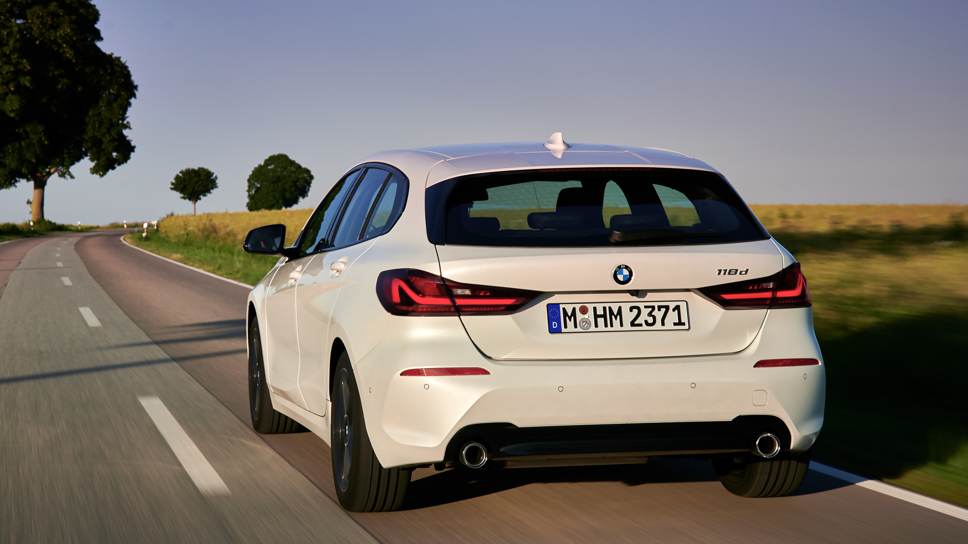 Video: BMW F20 1 Series reviewed against the W176 A-Class