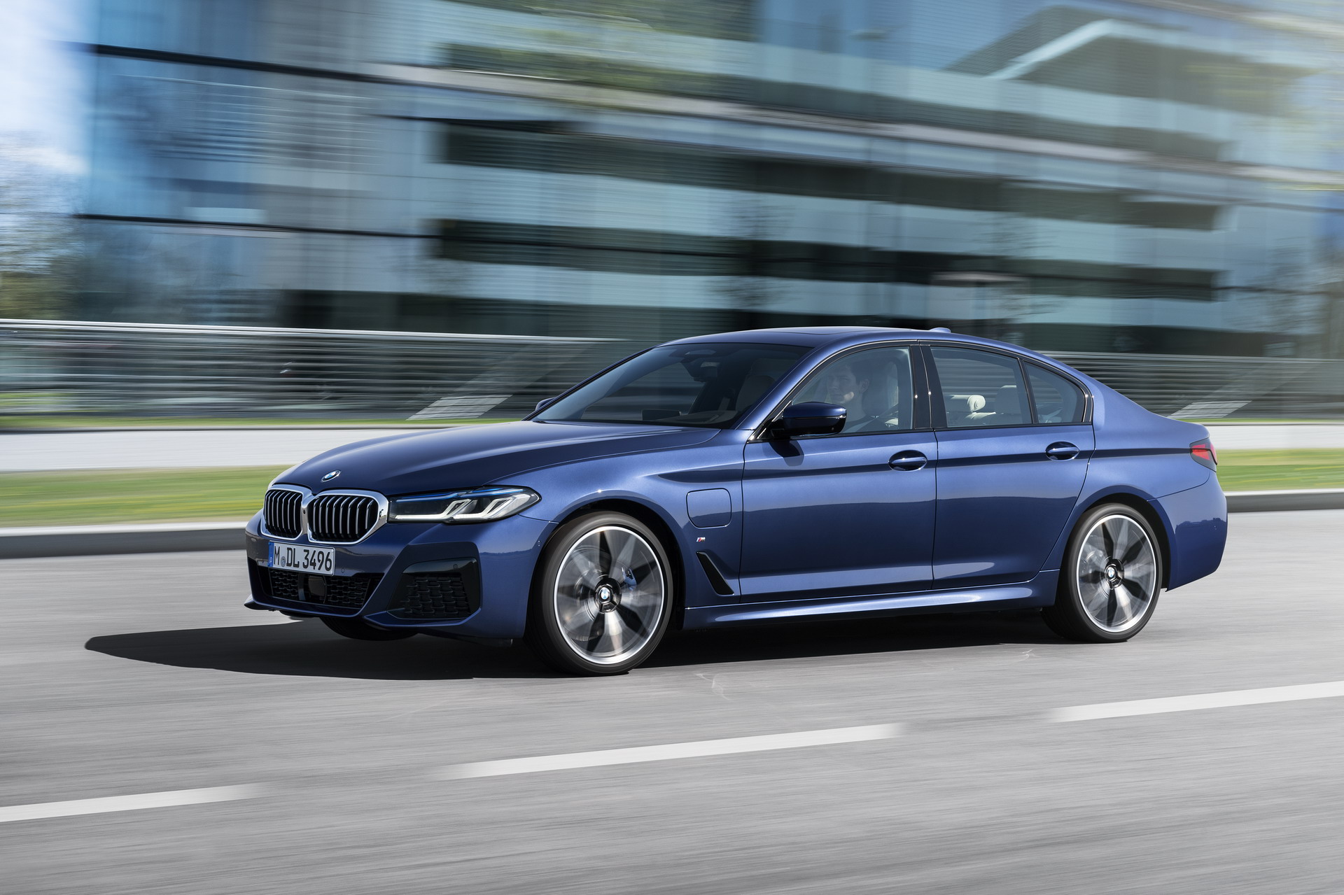 https://cdn.bmwblog.com/wp-content/uploads/2020/05/The-New-BMW-530e-M-Sport-G30-LCI-39.jpg